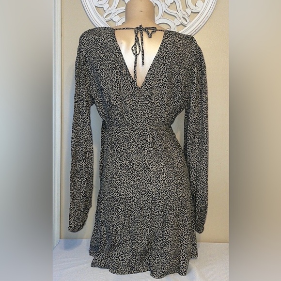 A New Day women dress medium 8 10 mini long sleeve vneck vback tan black leopard - Picture 8 of 12